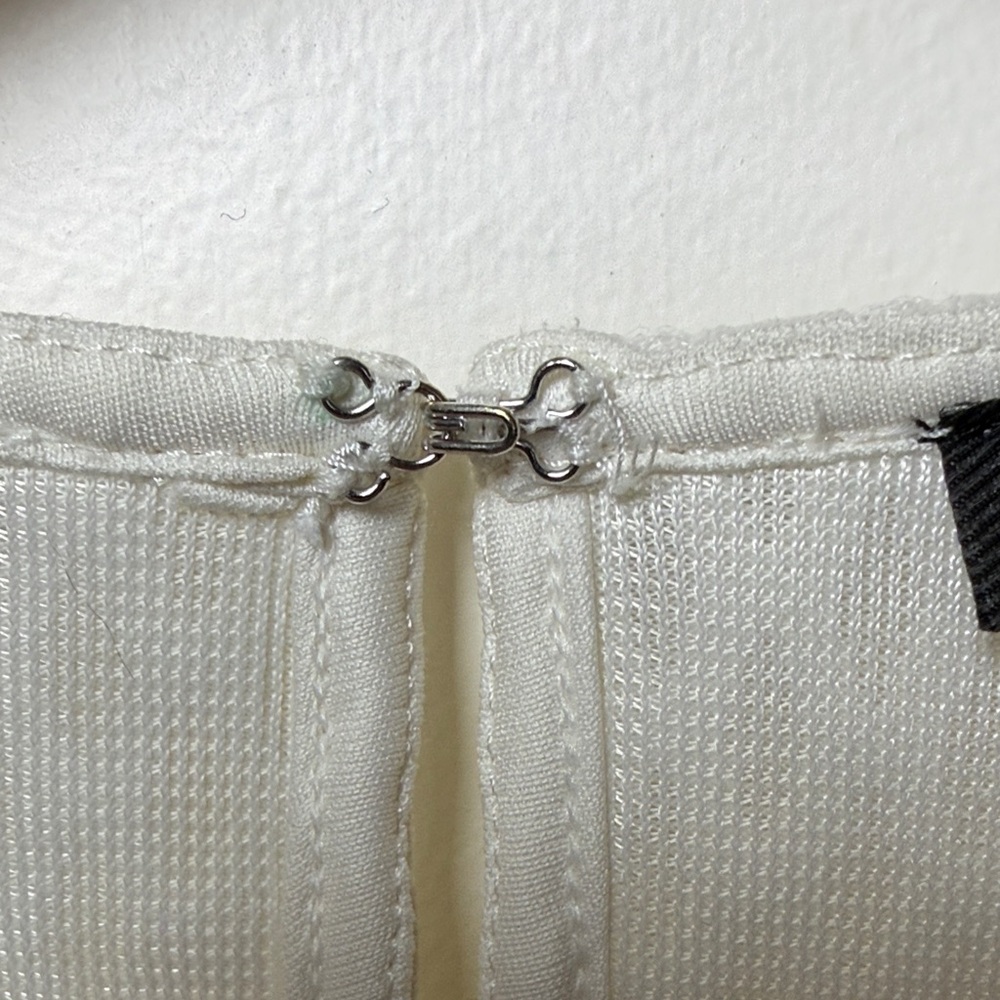 Express White Textured Sleeveless Back Slit Crop Top - Picture 9 of 13